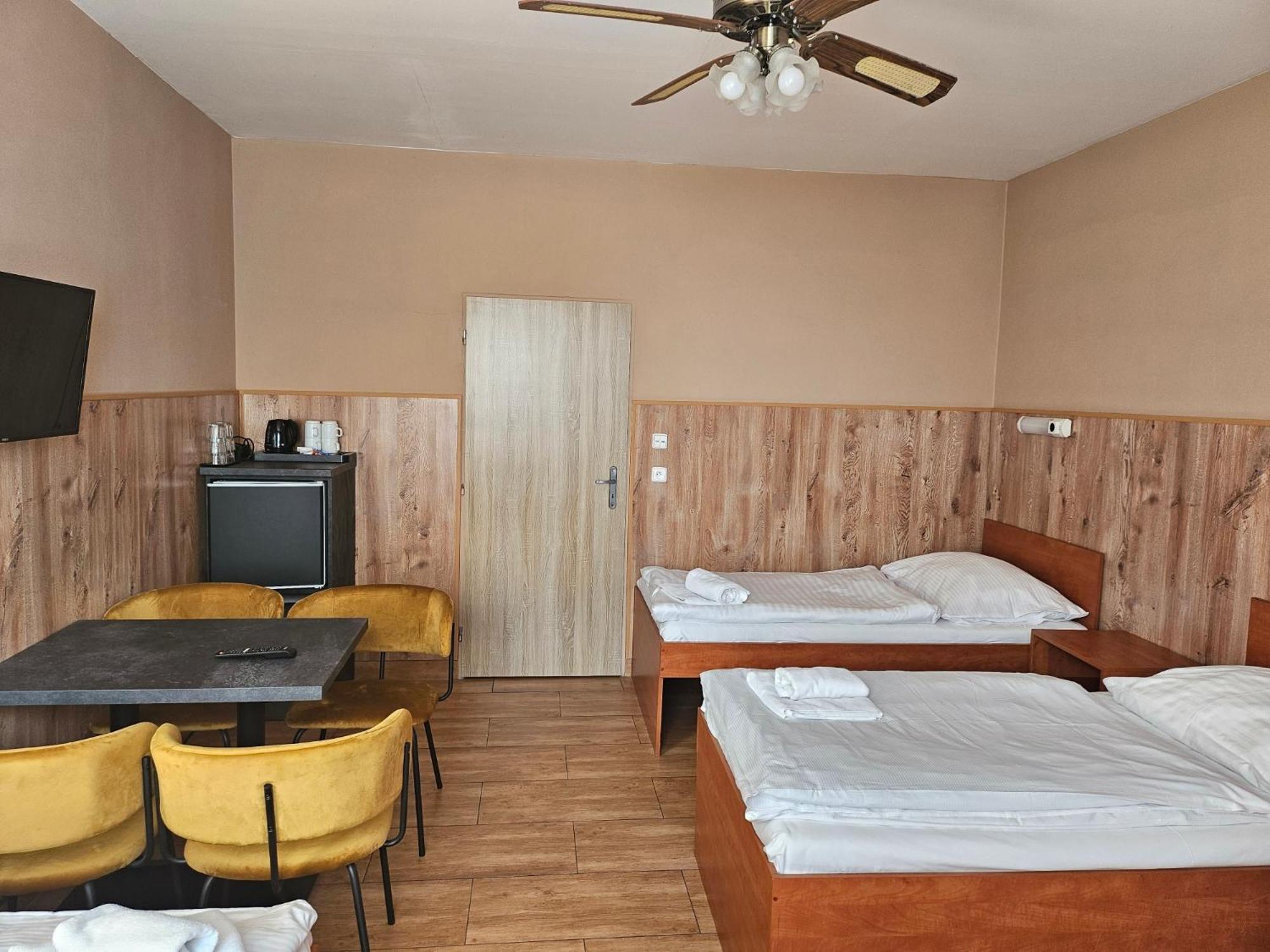 Hotel Taurus ออสตราวา ภายนอก รูปภาพ